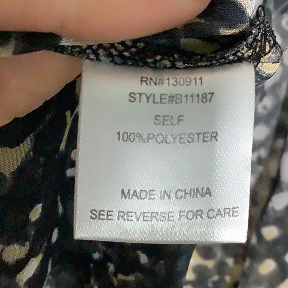 Black Rainn - Sz S - poncho style Tank top - crochet holes trim on top wavy hem - Picture 4 of 7